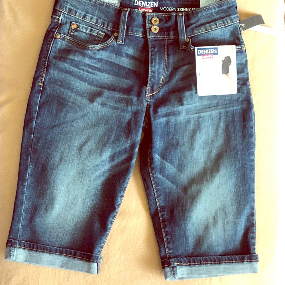 *NEW* Ladies Levi’s Denizen Jean Shorts Size 4